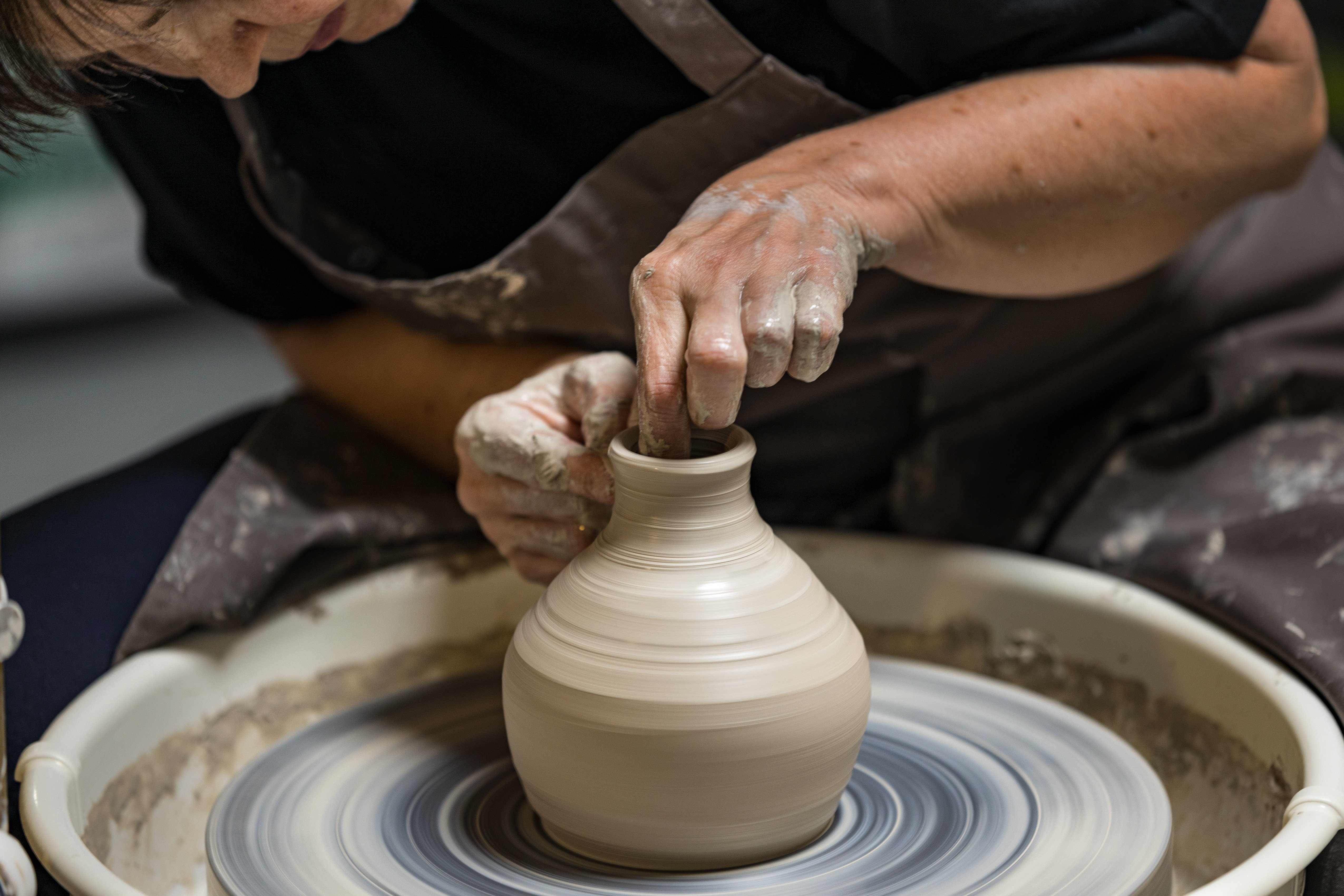 Creazione di un vaso di ceramica a sciacca