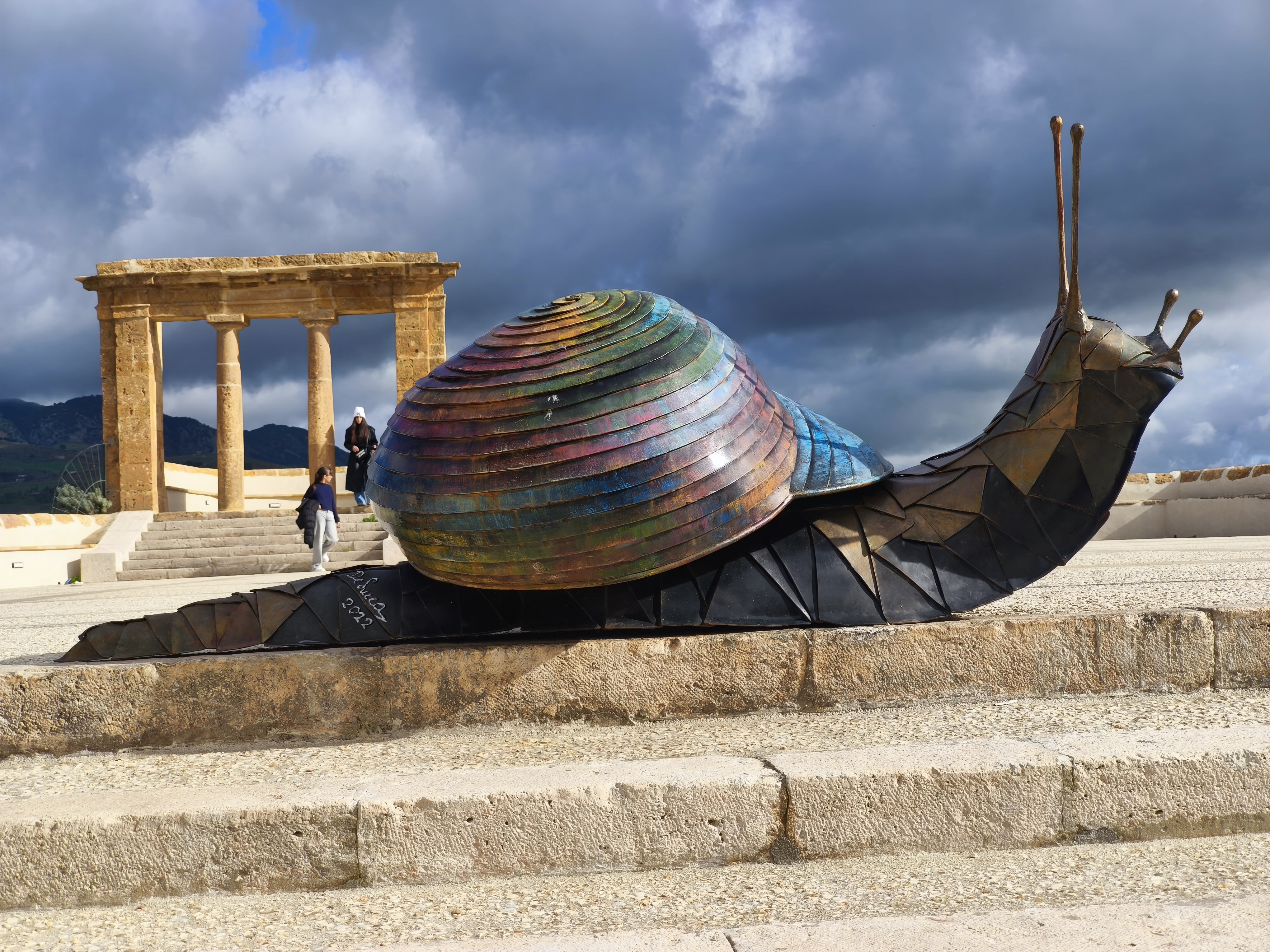 Scultura della lumaca artistica a Sambuca di Sicilia vicino Sciacca – borgo dei borghi Sicilia occidentale