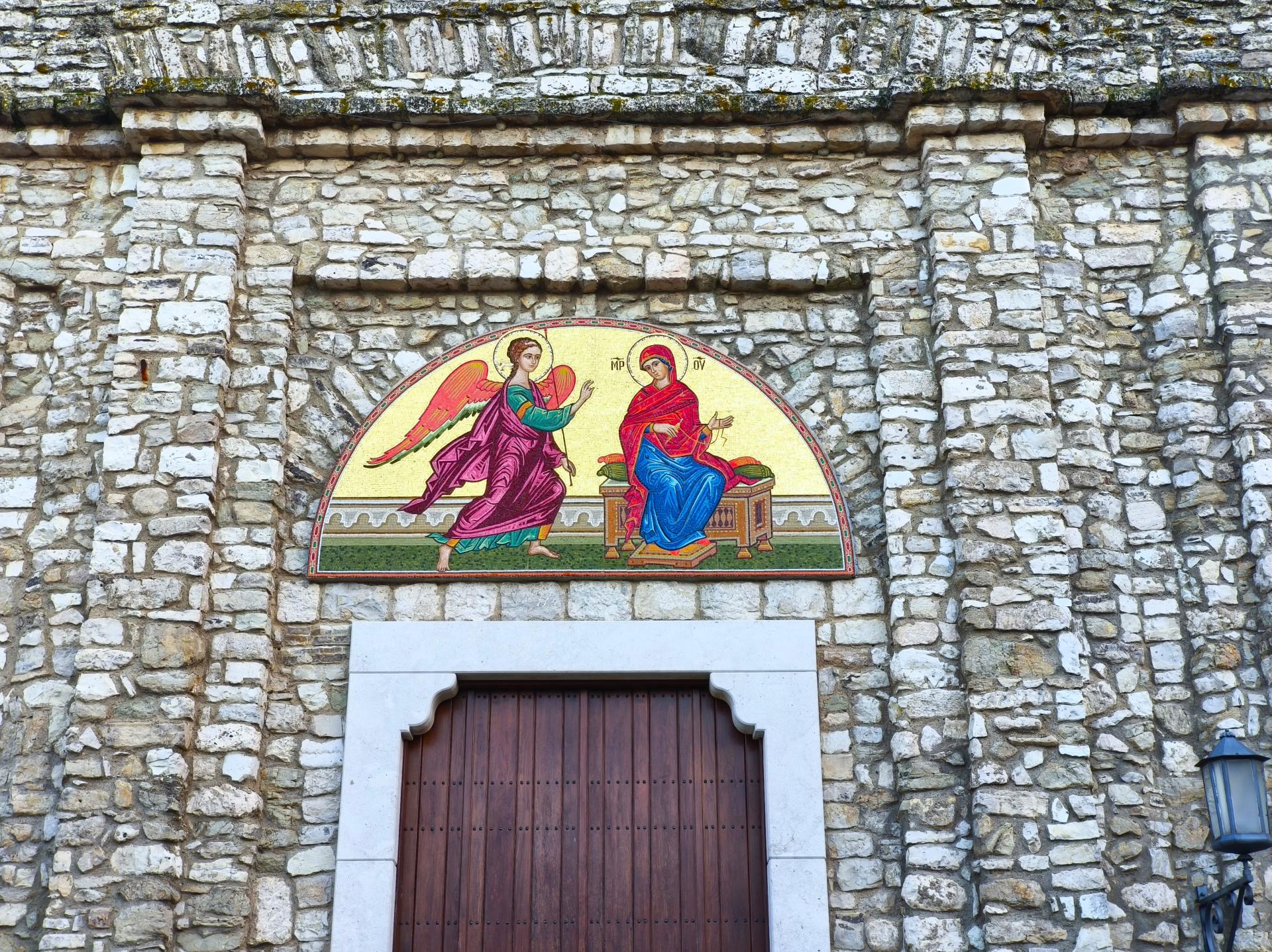 Edifici storici e architettura tradizionale nel borgo di Contessa Entellina.