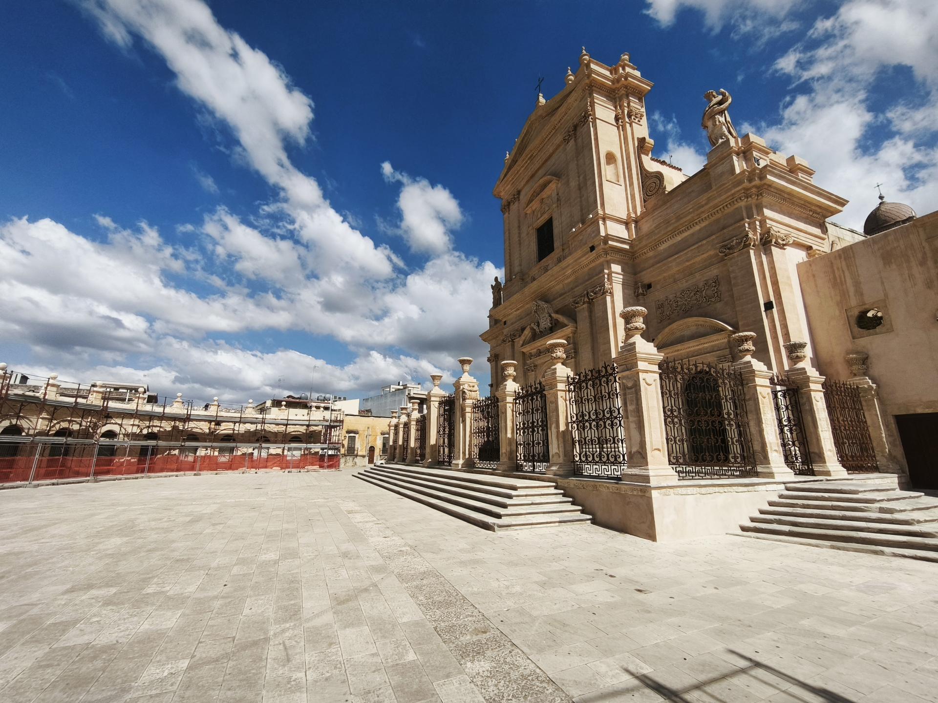 Panorama del centro storico di Ispica con la Basilica di Santa Maria Maggiore