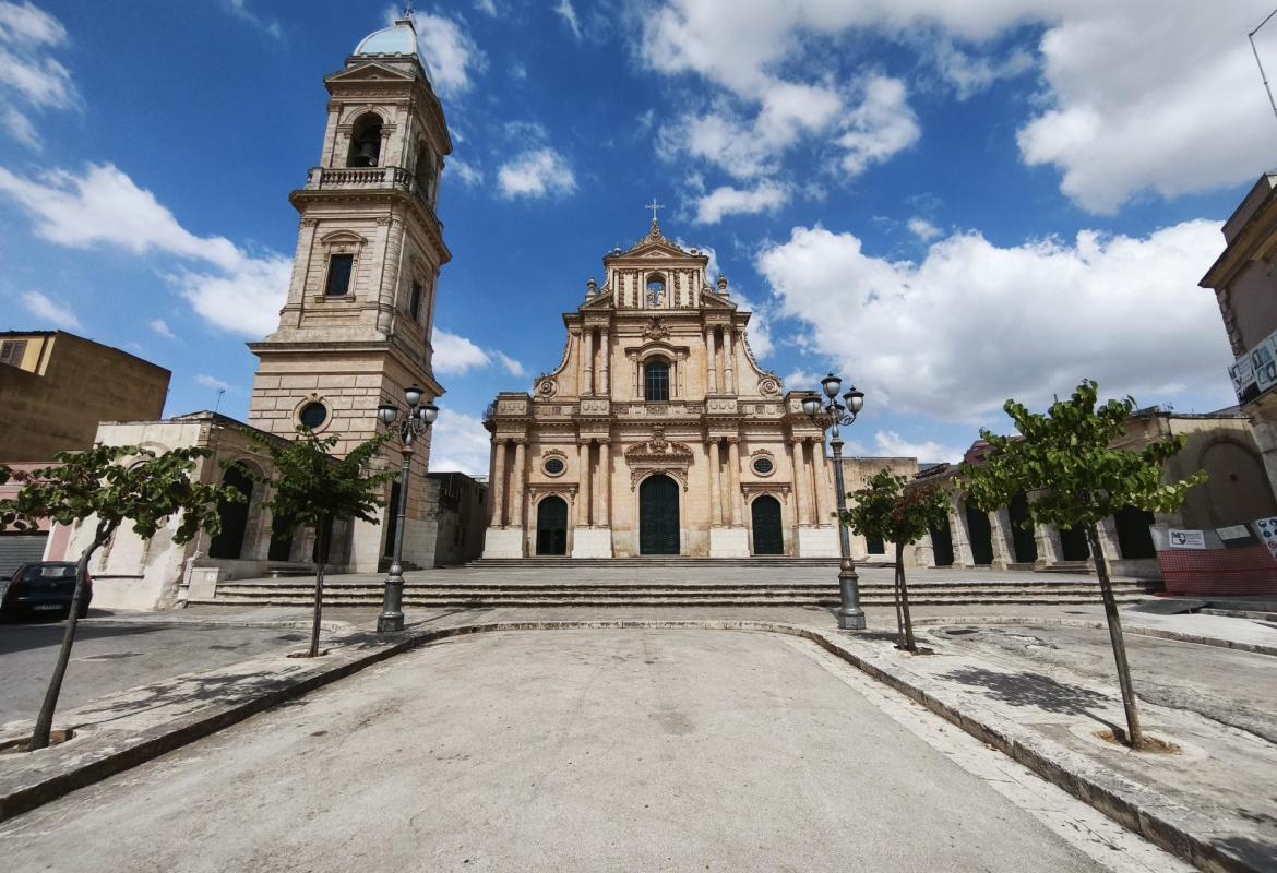 Basilica della Santissima Annunziata a Ispica, importante luogo di culto e capolavoro dell'architettura religiosa siciliana.