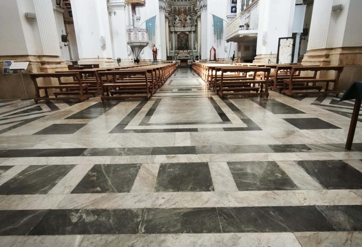 Ingresso della Basilica della Santissima Annunziata di Ispica con la facciata in stile barocco siciliano.