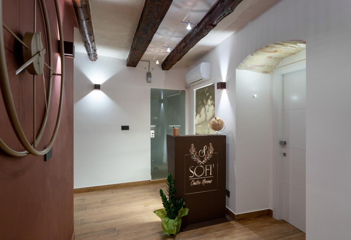 corridoio con archi in palazzo storico nel centro di Sciacca