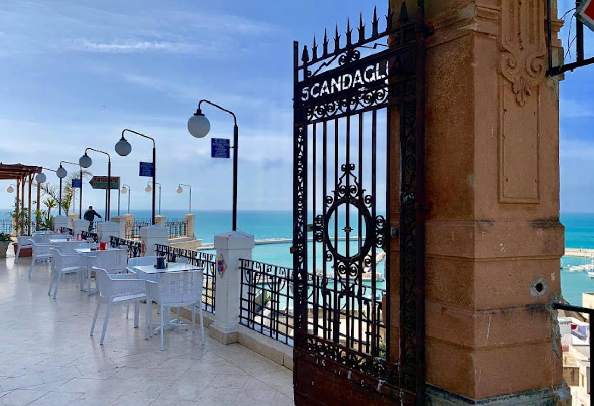 colazione con vista sul porto di Sciacca in b&b nel centro storico