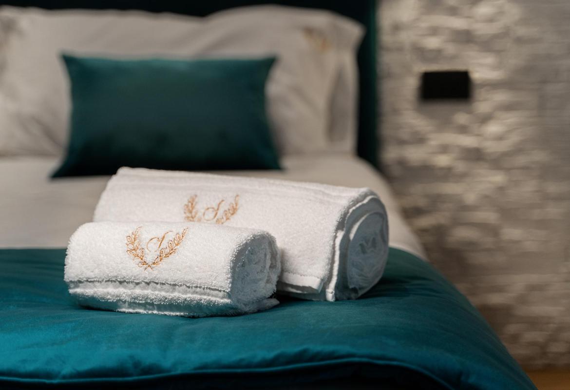 letto matrimoniale elegante in camera b&b nel centro storico di Sciacca
