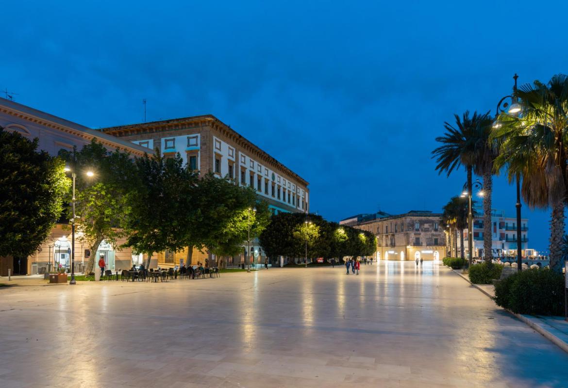 piazza Angelo Scandaliato a Sciacca con vista sul mare