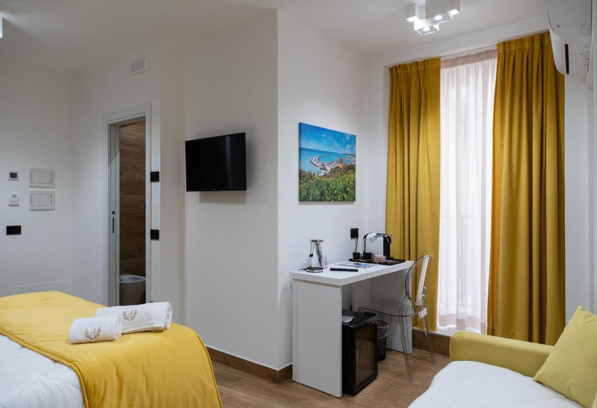 interno camera con luce naturale e stile mediterraneo a Sciacca