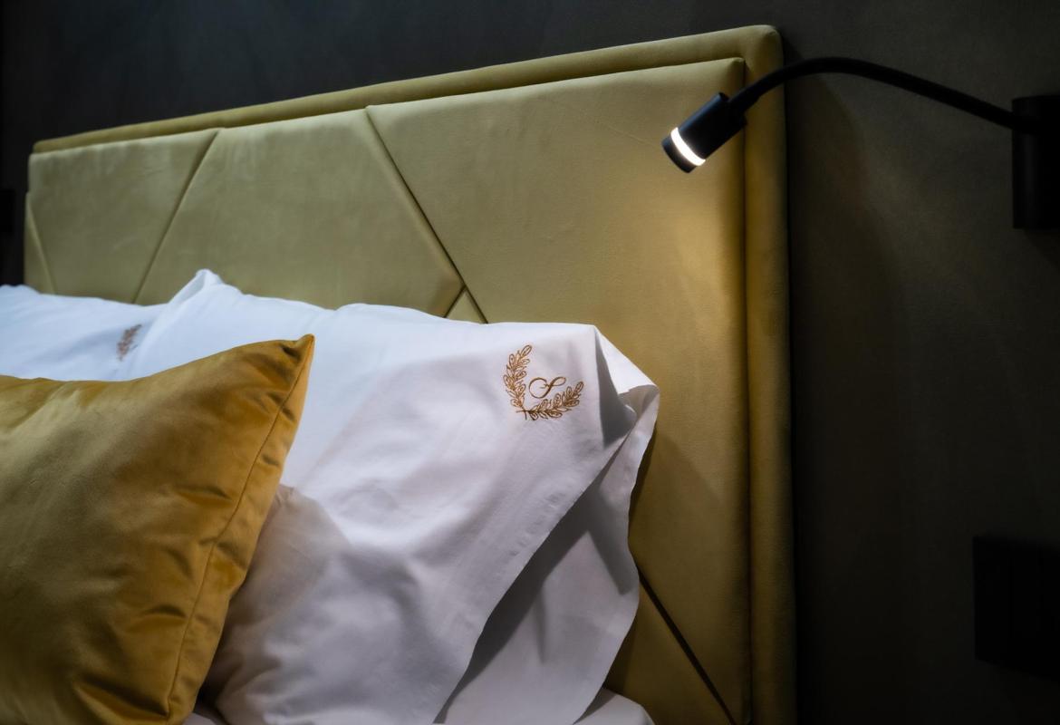biancheria ordinata su letto pronta per gli ospiti a Sciacca