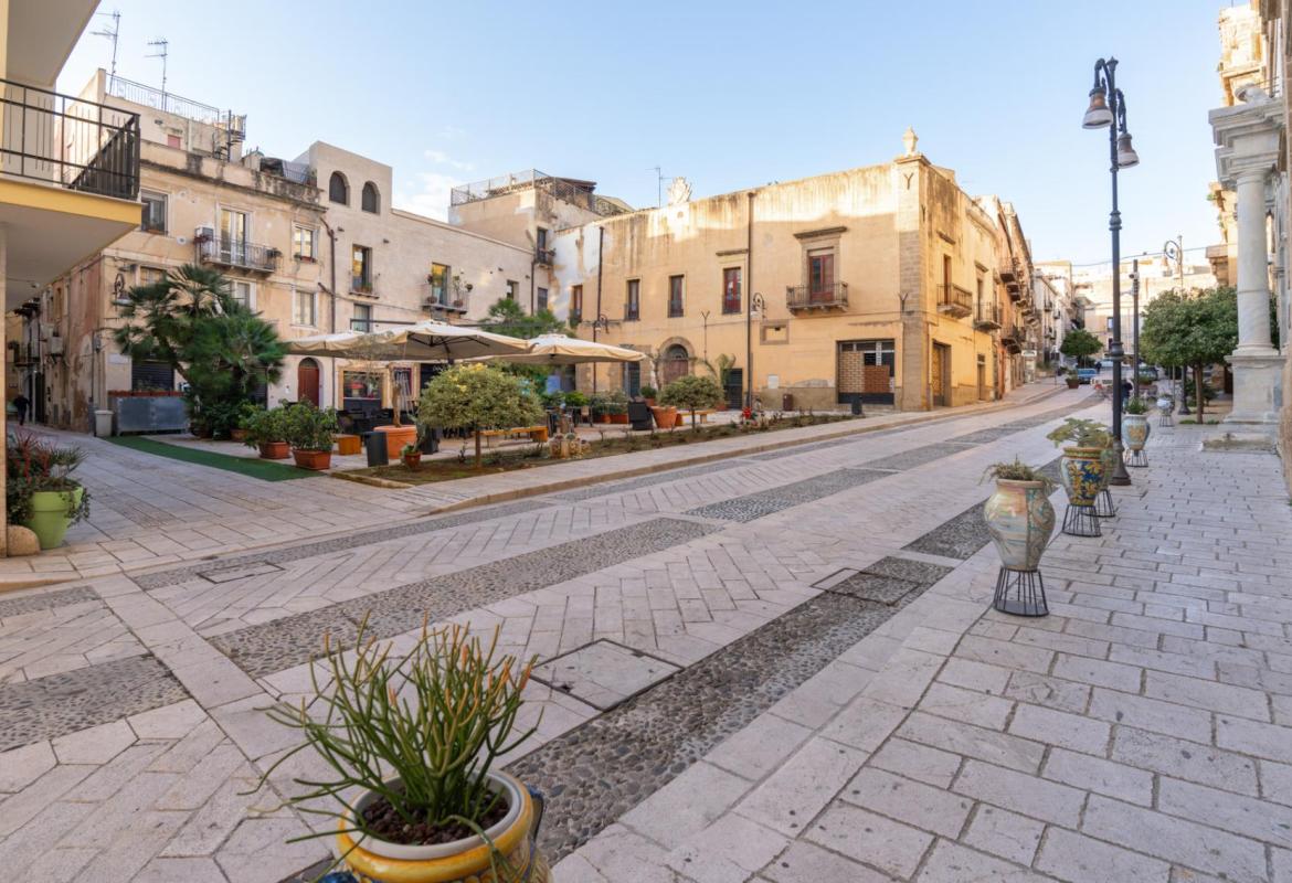 via Roma a Sciacca con vista su piazza Giacomo Matteotti