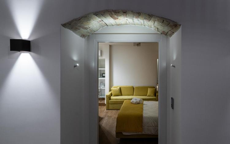 ingresso elegante della camera deluxe con dettagli raffinati