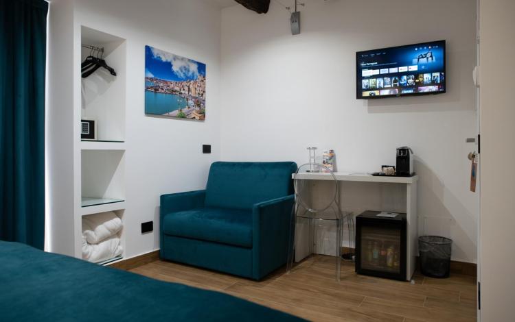 smart tv con servizi streaming in camera