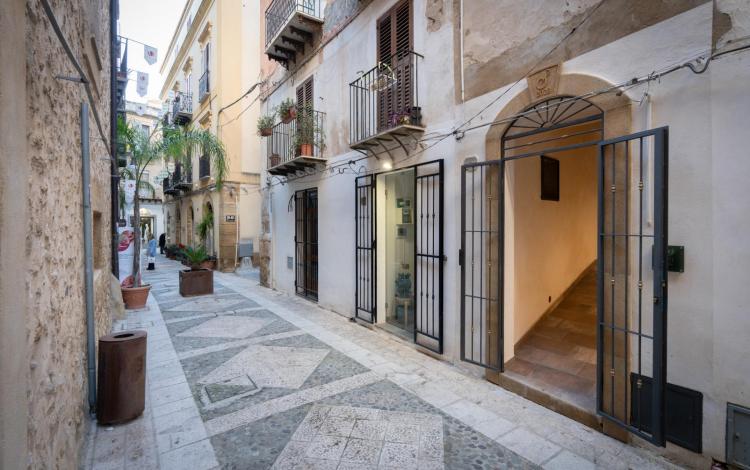 vicolo del centro storico di Sciacca vicino Sofì Center Rooms